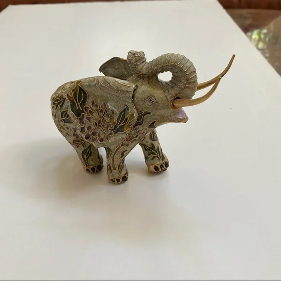 Elegant Elephant Statue with Trunk Facing Upwards - Picture 1 of 8